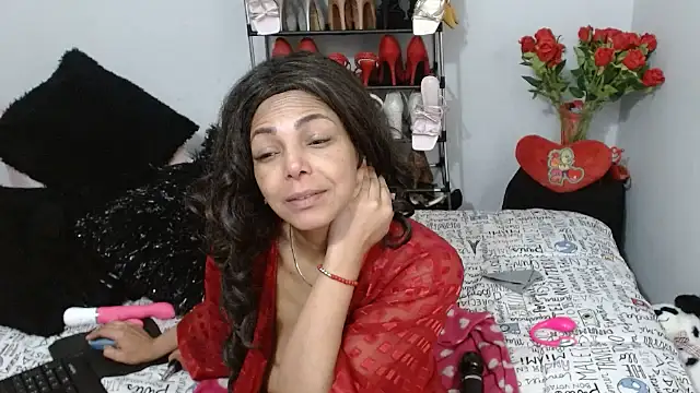 Lunasquirt1985 online show from February 9, 12:31 pm