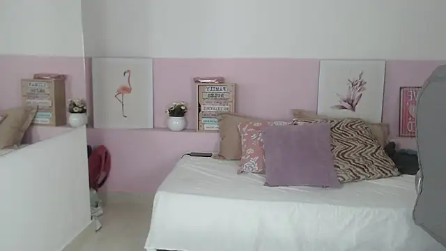 Snapshot of brendathompson_ chatting on February 24, 1:31 pm brendathompson online show from February 24, 1:31 pm