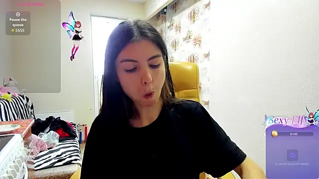 Snapshot of ErlinaBuoy chatting on July 17, 6:31 am ErlinaBuoy online show from July 17, 6:31 am
