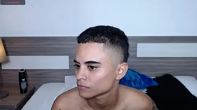 Liiamthompson online show from November 10, 11:09 am