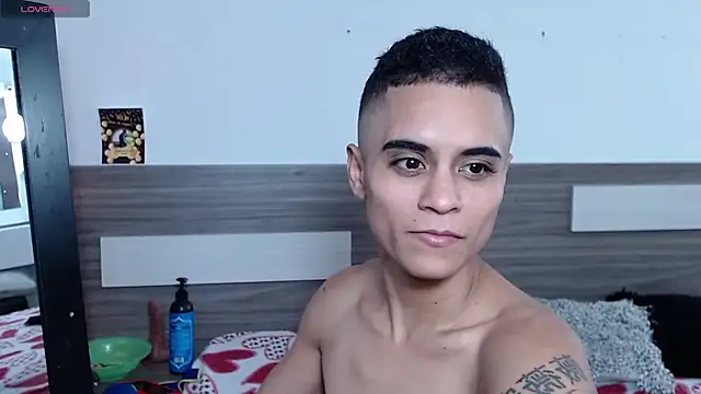 Liiamthompson online show from November 22, 9:25 pm