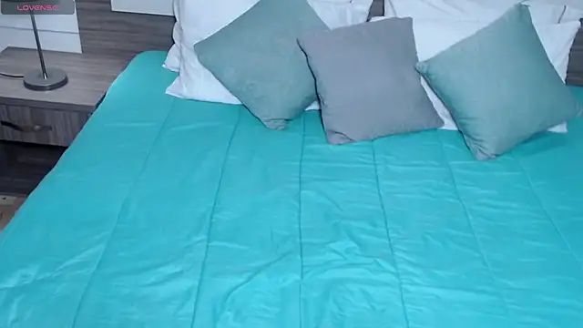 Liiamthompson online show from March 7, 6:05 pm