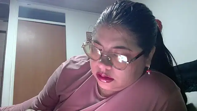 Snapshot of viccky_vick chatting on March 4, 3:45 am viccky vick online show from March 4, 3:45 am