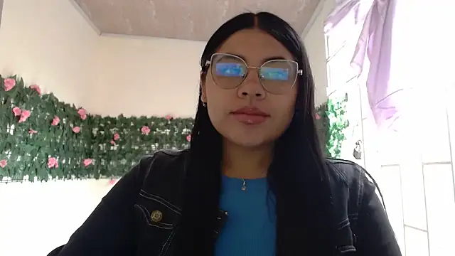 Snapshot of viccky_vick chatting on April 5, 8:28 pm viccky vick online show from April 5, 8:28 pm