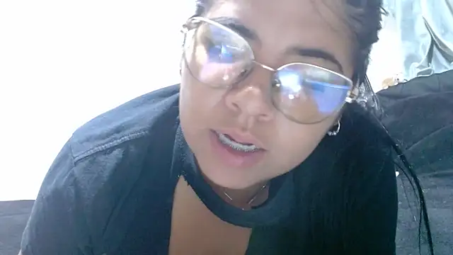 Snapshot of viccky_vick chatting on April 17, 1:52 am viccky vick online show from April 17, 1:52 am