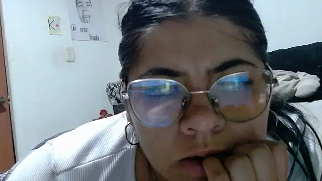 Snapshot of viccky_vick chatting on May 23, 3:01 am viccky vick online show from May 23, 3:01 am