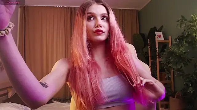 Gretchen Mol online show from January 13, 7:35 am