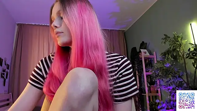 Gretchen Mol online show from February 27, 7:41 am