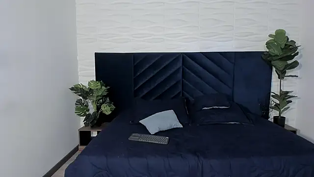 Alexa vandercloude online show from February 10, 11:45 pm
