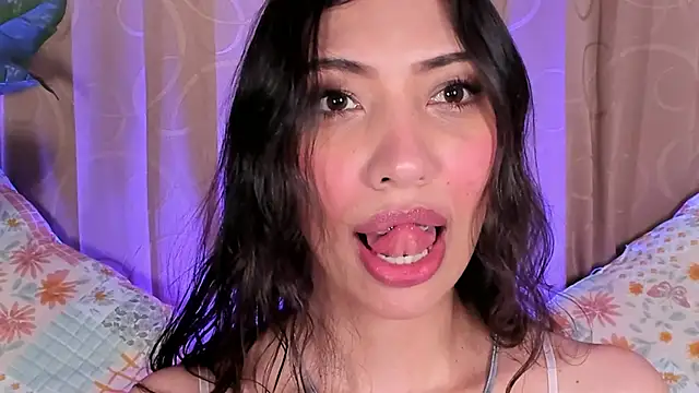 Snapshot of Miss_veronicaa2 chatting on May 28, 1:08 pm Miss veronicaa2 online show from May 28, 1:08 pm