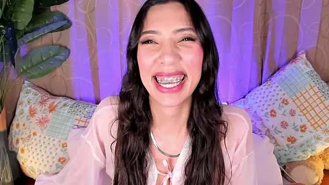 Snapshot of Miss_veronicaa2 chatting on June 2, 1:13 pm Miss veronicaa2 online show from June 2, 1:13 pm