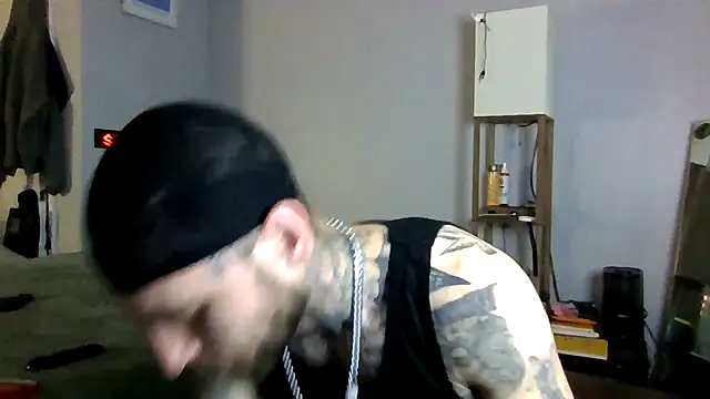 Snapshot of cruz815 chatting on May 21, 2:40 am cruz815 online show from May 21, 2:40 am