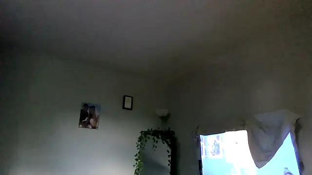 Snapshot of cruz815 chatting on June 19, 8:23 pm cruz815 online show from June 19, 8:23 pm