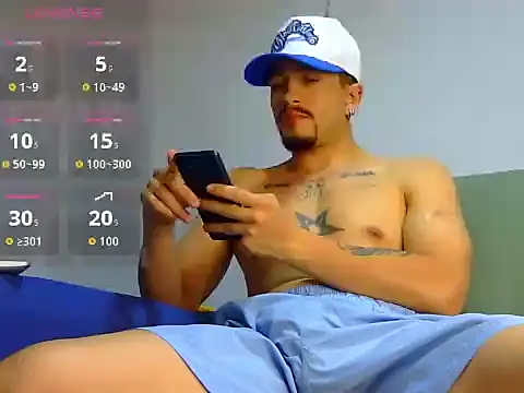 Snapshot of Keiviid chatting on May 7, 4:18 am Keiviid online show from May 7, 4:18 am