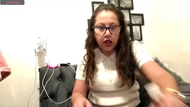 MirandaLatinaLovely online show from December 17, 5:30 pm