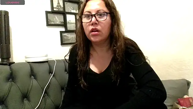 MirandaLatinaLovely online show from May 23, 5:06 pm