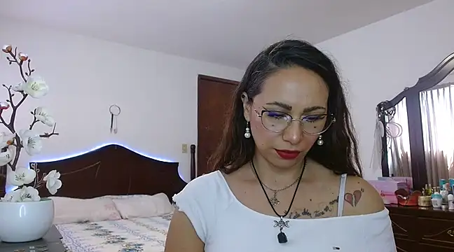 AloLovely  online show from March 20, 5:58 pm