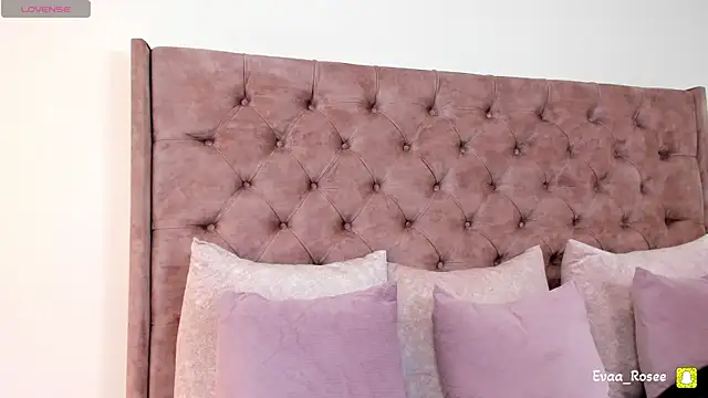 eva roseee online show from November 7, 9:15 pm