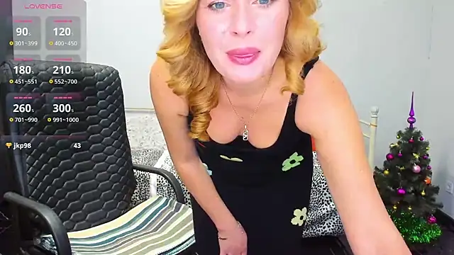 Snapshot of Mira_Whites chatting on December 16, 12:54 pm Mira Whites online show from December 16, 12:54 pm