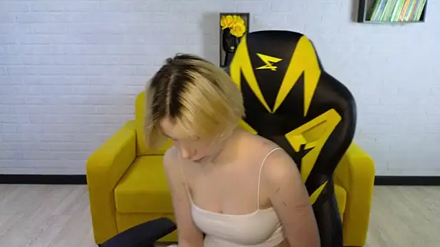 Snapshot of BettyCarter07 chatting on February 10, 1:35 am BettyCarter07 online show from February 10, 1:35 am