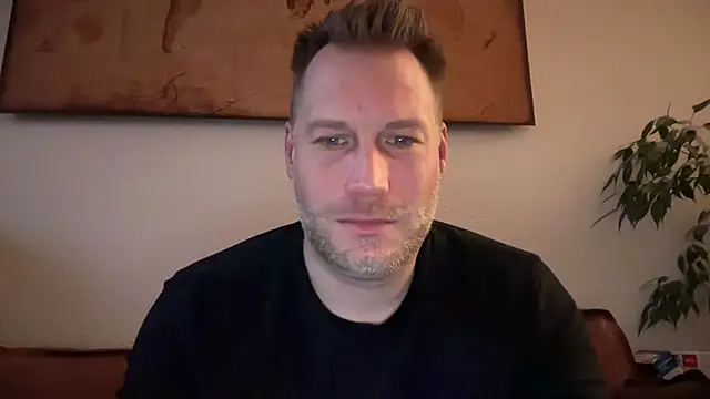 Snapshot of Christian87xxx chatting on December 21, 7:15 am Christian87xxx online show from December 21, 7:15 am