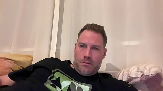 Snapshot of Christian87xxx chatting on January 6, 5:27 pm Christian87xxx online show from January 6, 5:27 pm