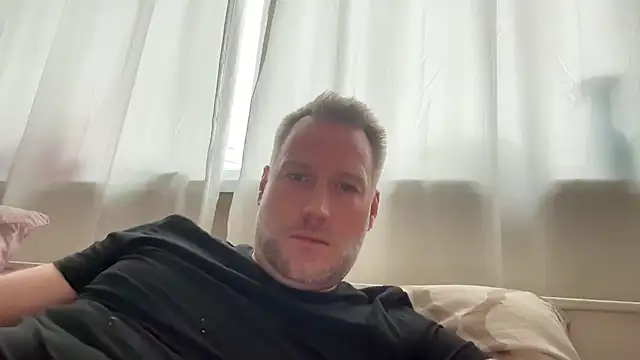 Snapshot of Christian87xxx chatting on February 6, 11:02 am Christian87xxx online show from February 6, 11:02 am