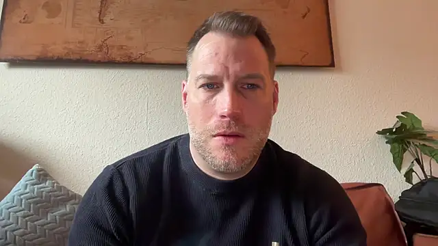 Snapshot of Christian87xxx chatting on February 7, 8:29 am Christian87xxx online show from February 7, 8:29 am