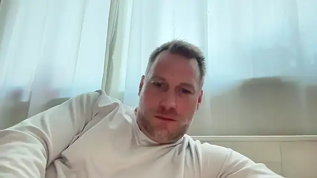 Snapshot of Christian87xxx chatting on February 10, 3:27 pm Christian87xxx online show from February 10, 3:27 pm