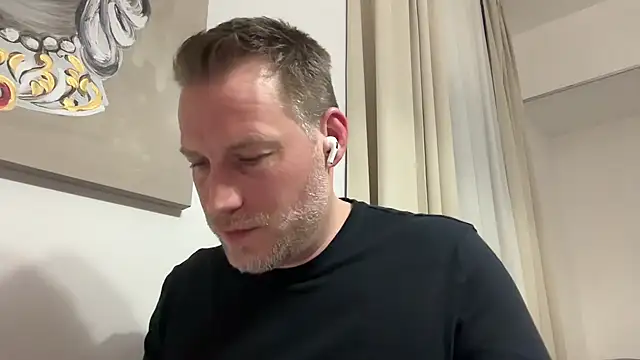 Snapshot of Christian87xxx chatting on February 11, 9:31 pm Christian87xxx online show from February 11, 9:31 pm