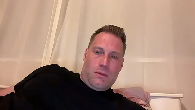 Snapshot of Christian87xxx chatting on February 27, 6:19 pm Christian87xxx online show from February 27, 6:19 pm