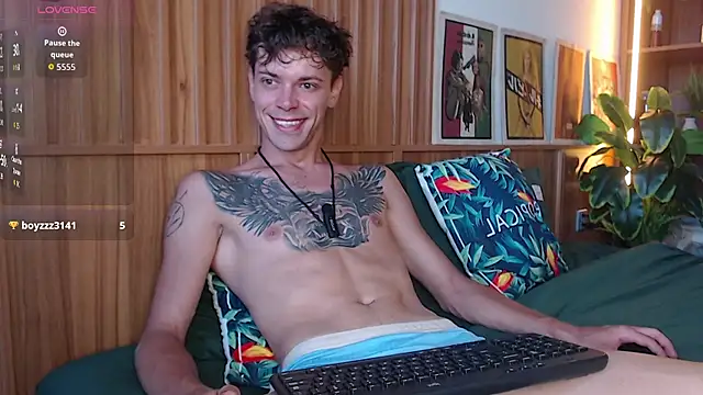 Snapshot of William_Henry_ chatting on July 17, 9:27 am William Henry online show from July 17, 9:27 am