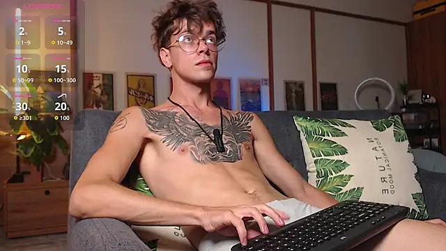 Snapshot of William_Henry_ chatting on July 25, 8:45 am William Henry online show from July 25, 8:45 am