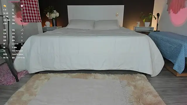 Snapshot of AlannaRussell_ chatting on June 19, 8:01 pm AlannaRussell online show from June 19, 8:01 pm