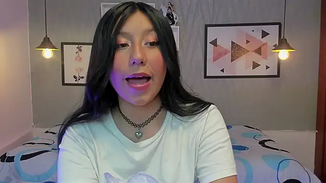 Nohemi louse online show from February 24, 7:09 pm