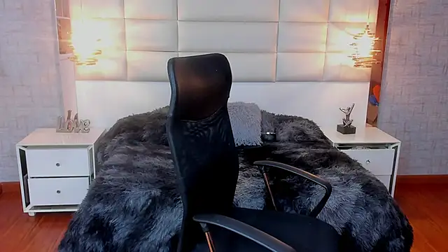 Nohemi louse online show from December 2, 7:09 pm