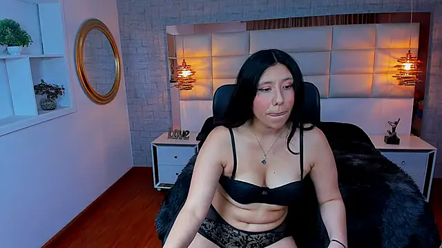 Nohemi louse online show from December 19, 11:23 pm