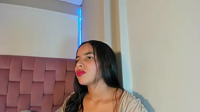 Snapshot of Roxy_Stonee chatting on May 16, 7:23 pm Roxy Stonee online show from May 16, 7:23 pm