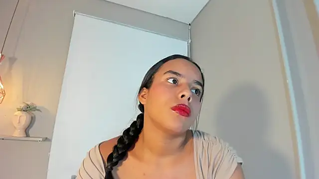Snapshot of Roxy_Stonee chatting on May 29, 7:12 pm Roxy Stonee online show from May 29, 7:12 pm
