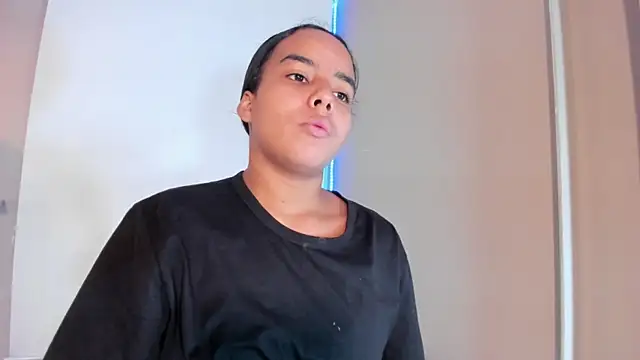 Snapshot of Roxy_Stonee chatting on June 27, 7:19 pm Roxy Stonee online show from June 27, 7:19 pm