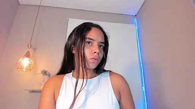 Snapshot of Roxy_Stonee chatting on June 29, 7:25 pm Roxy Stonee online show from June 29, 7:25 pm