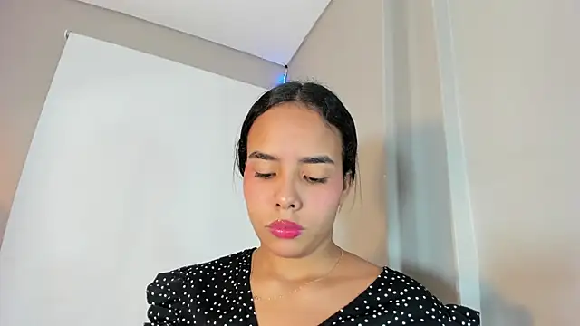 Snapshot of Roxy_Stonee chatting on July 21, 7:27 pm Roxy Stonee online show from July 21, 7:27 pm
