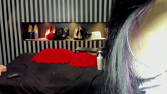 Mara Gonzalez online show from May 8, 11:59 am