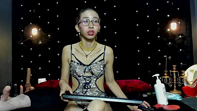 Mara Gonzalez online show from July 12, 11:45 am