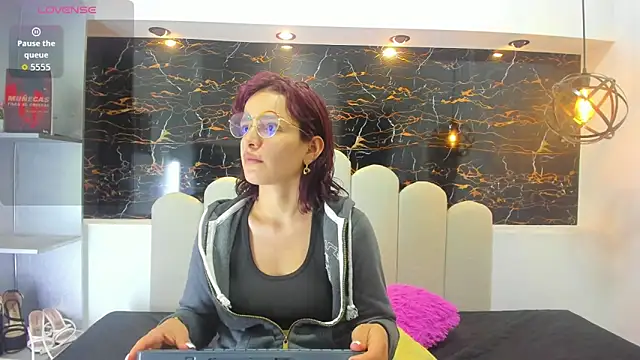 Snapshot of Annyrosee chatting on November 12, 8:30 pm Annyrosee online show from November 12, 8:30 pm