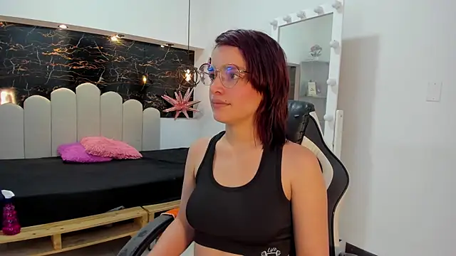 Snapshot of Annyrosee chatting on November 24, 8:19 pm Annyrosee online show from November 24, 8:19 pm