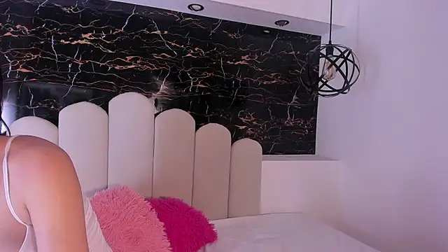 Snapshot of Annyrosee chatting on December 4, 8:28 pm Annyrosee online show from December 4, 8:28 pm