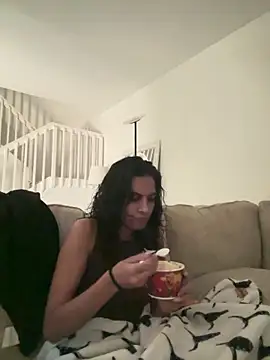Snapshot of Liyah_19 chatting on June 10, 7:13 pm Liyah 19 online show from June 10, 7:13 pm