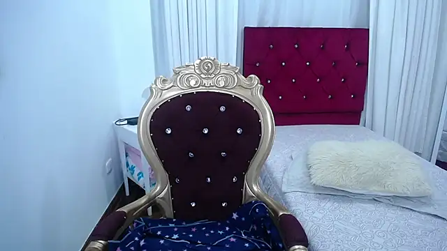 Snapshot of Carlin_Diaz chatting on February 20, 12:19 am Carlin Diaz online show from February 20, 12:19 am