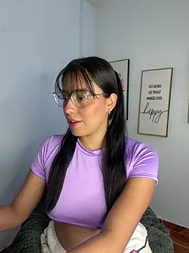 Snapshot of megan_cl chatting on February 17, 2:59 pm megan cl online show from February 17, 2:59 pm